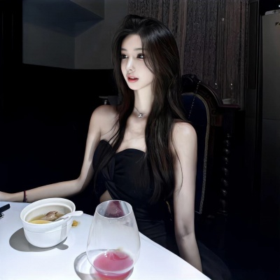 高级感拉满的绝美长发女生头像图片精选💖