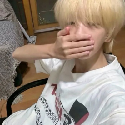 宝藏青春帅气男生头像