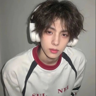 有聊天欲望的青春小众男生头像🥳