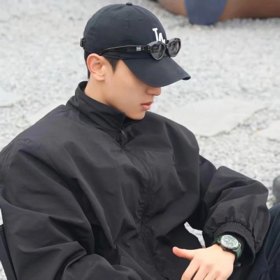 被帅到❗高质量ins氛围感男生头像搜罗