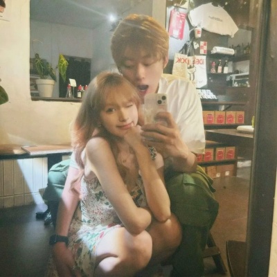 氛围感拉满的ins风情侣头像来袭