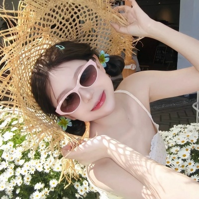 被这组明媚治愈小清新草帽度假少女头像美哭啦