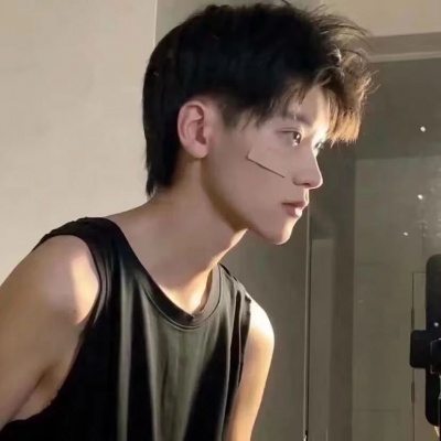 头像男高冷，帅到犯规😍 