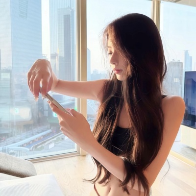 爱住！Ins风高级质感女生微信头像 