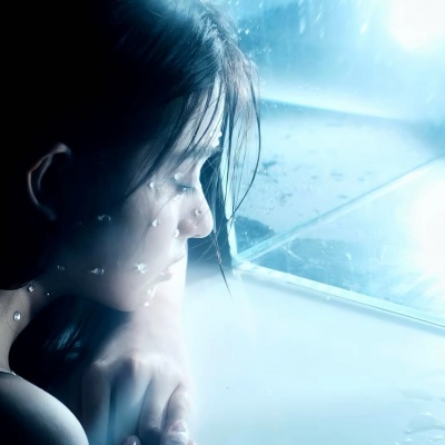 蓝色调真人女头，高级感狠狠拿捏