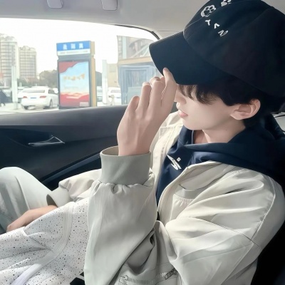 谁懂！这些卷发真人男头帅到犯规