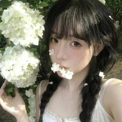 春日绣球花下的绝美女生头像