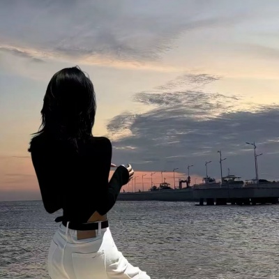 真人情侣头像高清一左一右，超甜