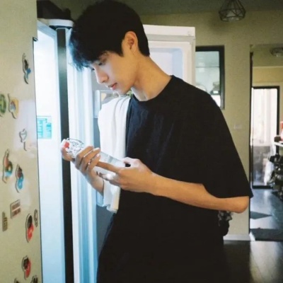 性张力爆棚男头推荐|眼神杀 + 荷尔蒙,秒变头像天花板