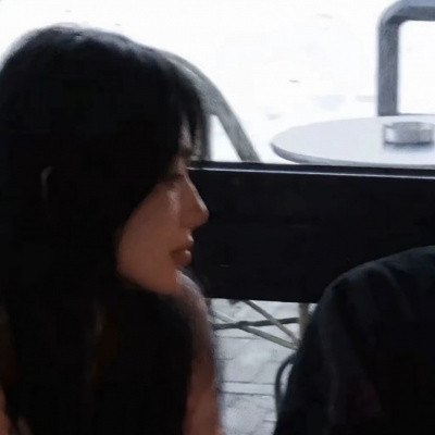 小众感拉满的一左一右情侣真人情头