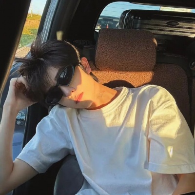 高级感爆棚！ins风男生氛围头像｜适合朋友圈 / 社交平台