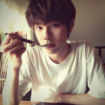 狠狠心动！复古胶片风怀旧古早感男生头像来袭