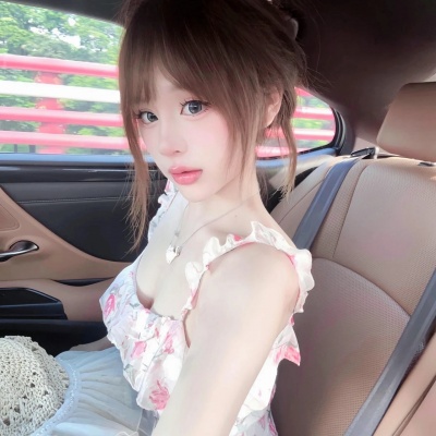 氛围感拉满的高级感车窗女头，每一张都美炸