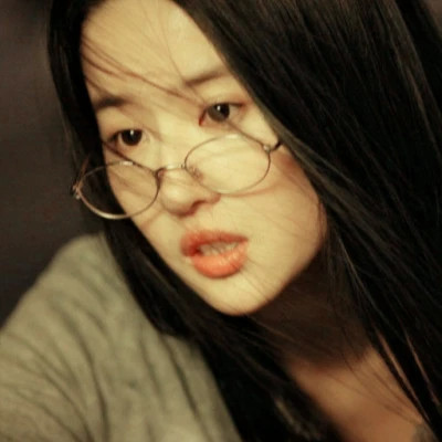 被刘亦菲戴眼镜的清纯头像美哭