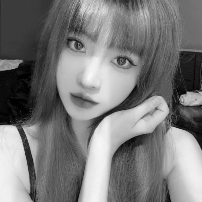 超绝！100张高质量黑白温柔女生头像来袭