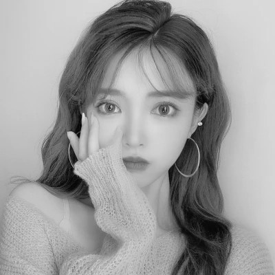 宝藏！100张小众黑白ins风女生真人头像来袭
