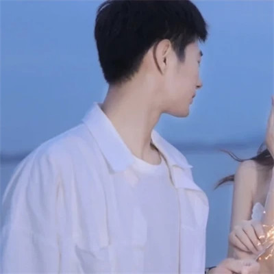 2025最火情侣头像真人，传递情侣间浓浓的爱意