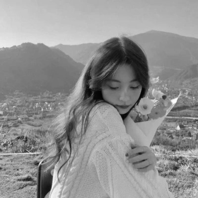 必看！100张女生黑白微信头像大集合，高级感拉满