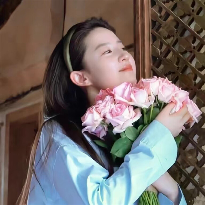 刘亦菲捧花转运微信头像图片