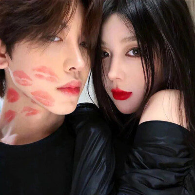 被惊艳到！50对超稀少的真人情侣头像来袭