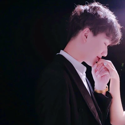 【稀有珍藏】真人情侣头像100张！一左一右50组高清套图，小众不撞款速领